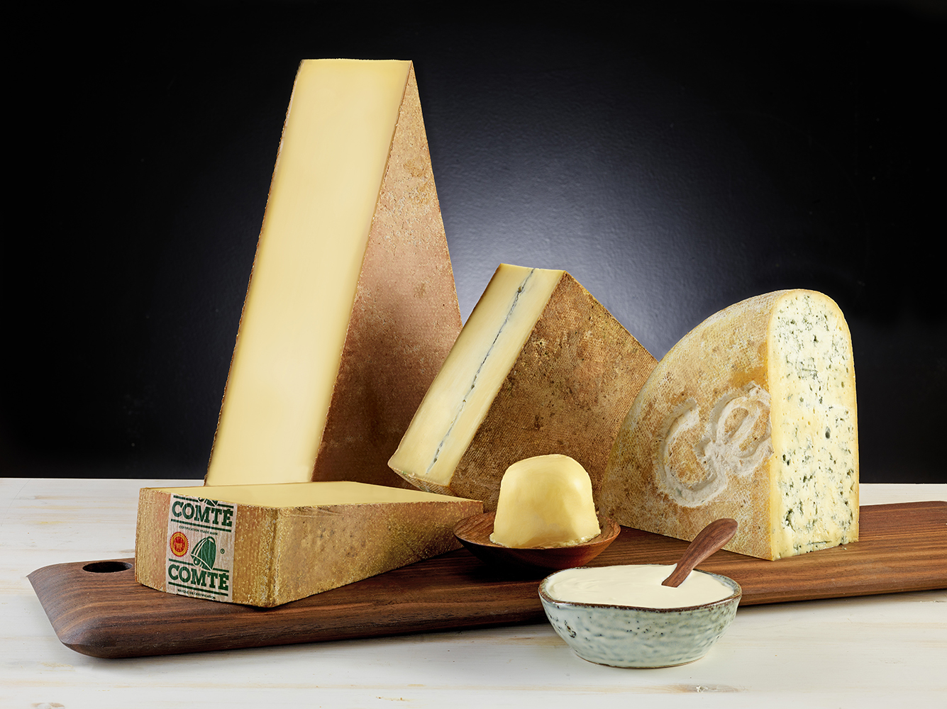 Plateau à fromage avec poignée en bois de noyer 